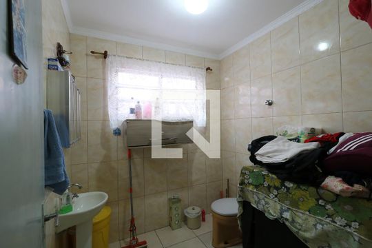 Banheiro 1 de casa à venda com 3 quartos, 165m² em Vila Vitória, Santo André