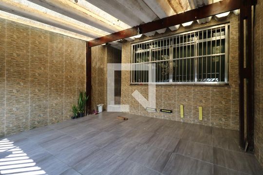 Garagem de casa à venda com 3 quartos, 165m² em Vila Vitória, Santo André