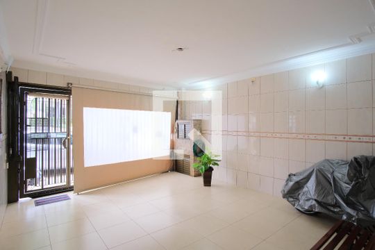 Garagem de casa à venda com 3 quartos, 180m² em Vila Carrão, São Paulo