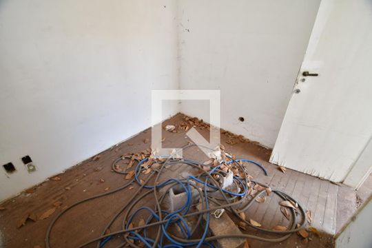 Quarto de Serviço de casa à venda com 3 quartos, 450m² em Jardim Bonfim, Campinas