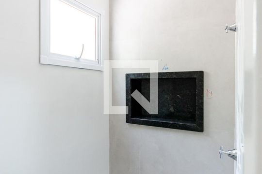 Banheiro de apartamento à venda com 3 quartos, 70m² em Utinga, Santo André