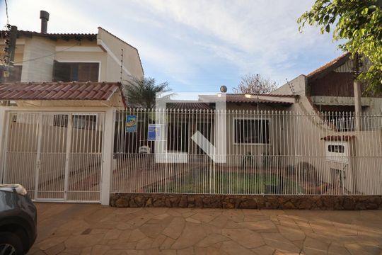 Fachada de casa à venda com 3 quartos, 190m² em Fátima, Canoas