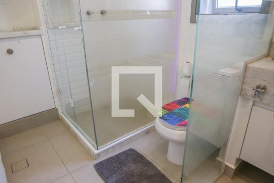 Banheiro de kitnet/studio para alugar com 1 quarto, 49m² em Perdizes, São Paulo