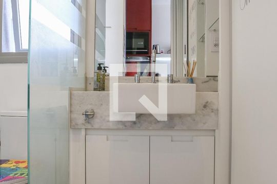 Banheiro de kitnet/studio para alugar com 1 quarto, 49m² em Perdizes, São Paulo