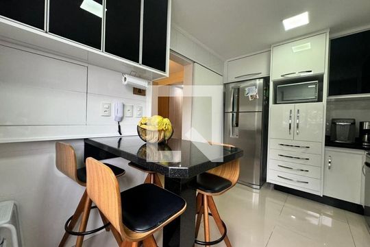 Casa de Condomínio à venda com 4 quartos, 258m² em Jardim Prudência, São Paulo