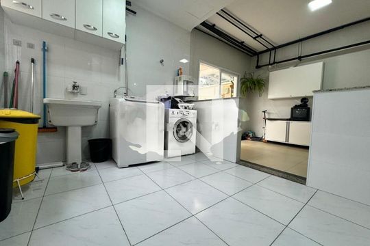 Casa de Condomínio à venda com 4 quartos, 258m² em Jardim Prudência, São Paulo