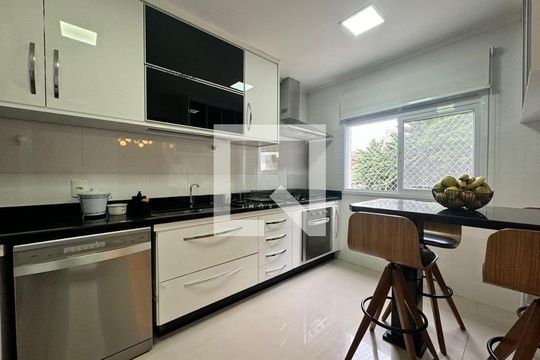 Casa de Condomínio à venda com 4 quartos, 258m² em Jardim Prudência, São Paulo