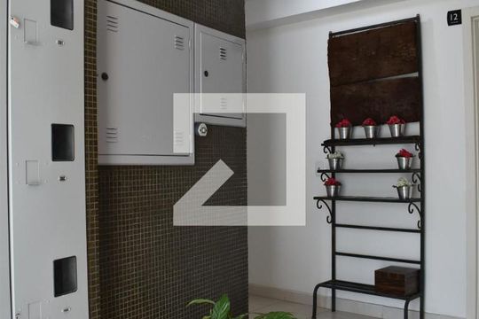 Hall de entrada de apartamento para alugar com 2 quartos, 125m² em Tingui, Curitiba