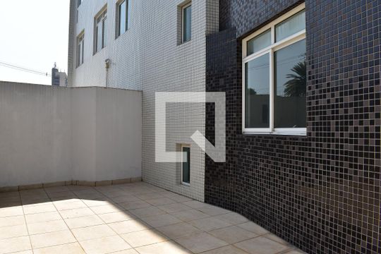 Área privativa de apartamento para alugar com 2 quartos, 125m² em Tingui, Curitiba