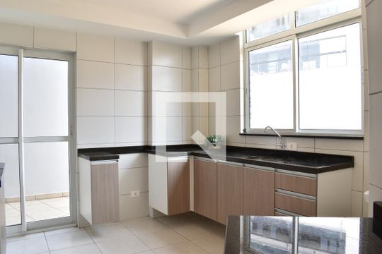 Cozinha de apartamento para alugar com 2 quartos, 125m² em Tingui, Curitiba