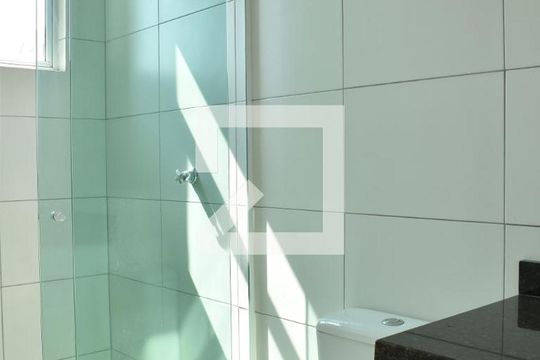 Banheiro de apartamento para alugar com 2 quartos, 100m² em Tingui, Curitiba