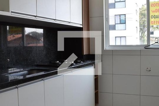 Cozinha de apartamento para alugar com 2 quartos, 100m² em Tingui, Curitiba