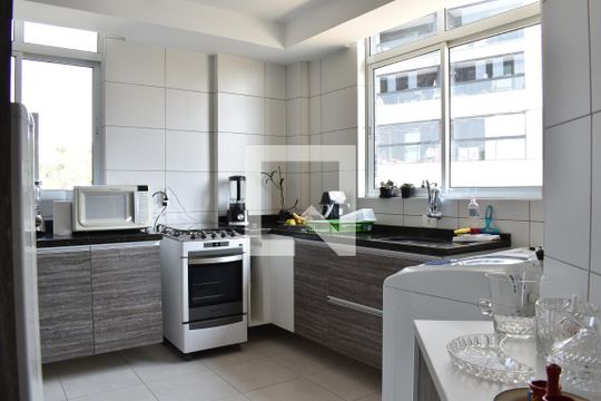 Cozinha de apartamento para alugar com 2 quartos, 99m² em Tingui, Curitiba