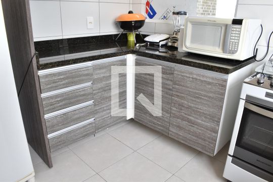 Cozinha de apartamento para alugar com 2 quartos, 99m² em Tingui, Curitiba