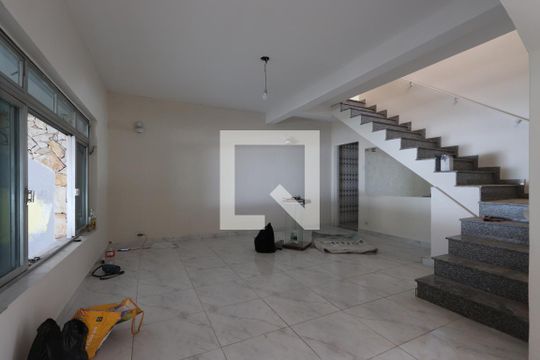 Casa à venda com 3 quartos, 240m² em Vila Ema, São Paulo