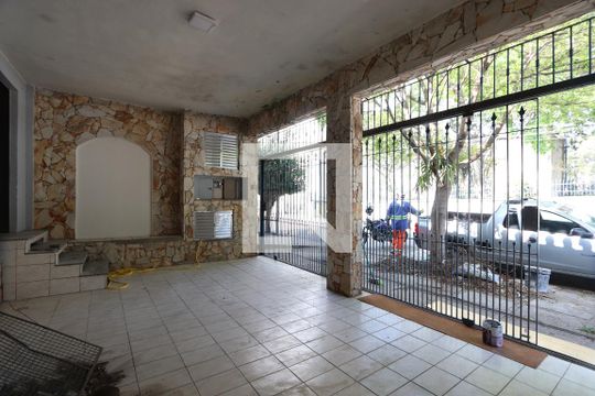 Garagem de casa à venda com 3 quartos, 240m² em Vila Ema, São Paulo
