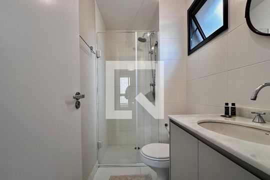 Banheiro de kitnet/studio para alugar com 0 quarto, 25m² em Brooklin Paulista, São Paulo