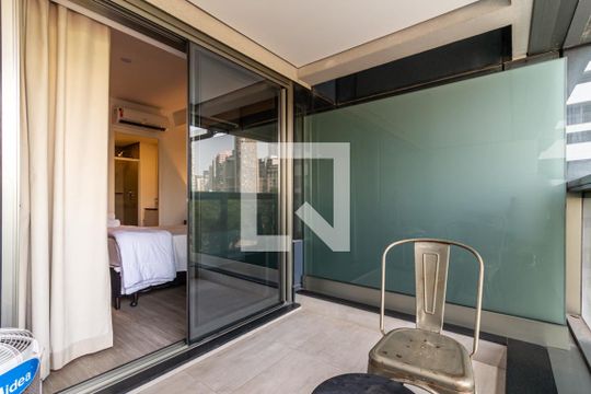 Varanda de kitnet/studio para alugar com 1 quarto, 28m² em República, São Paulo