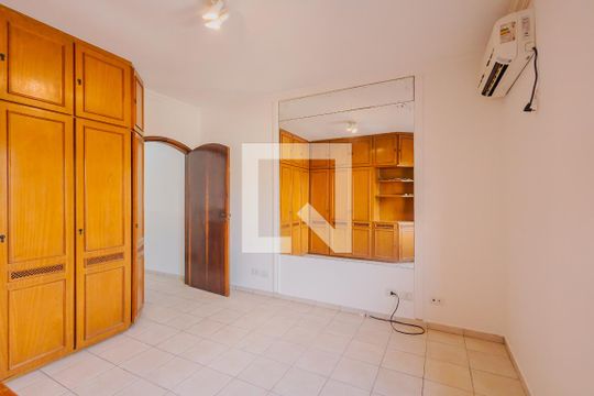 Suíte de casa de condomínio para alugar com 3 quartos, 160m² em Sumarezinho, São Paulo