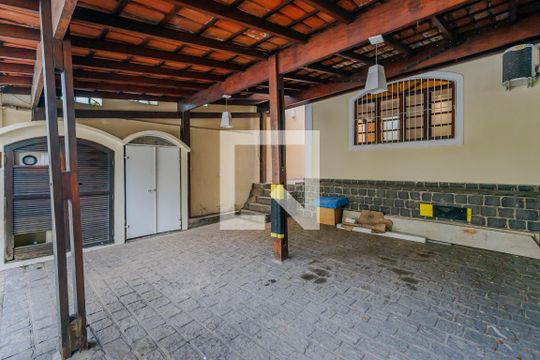 Garagem de casa de condomínio para alugar com 3 quartos, 160m² em Sumarezinho, São Paulo