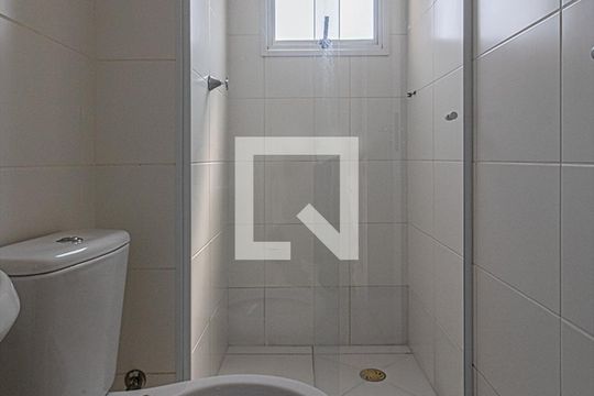 banheiro social de apartamento para alugar com 2 quartos, 42m² em Jardim São Savério, São Paulo