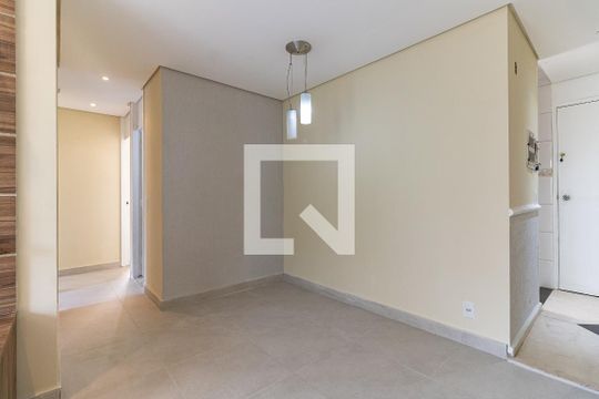 Sala de apartamento para alugar com 2 quartos, 50m² em Jardim Santa Emília, São Paulo