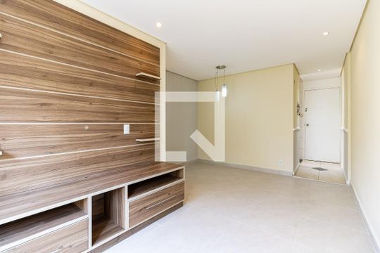 Sala de apartamento para alugar com 2 quartos, 50m² em Jardim Santa Emília, São Paulo