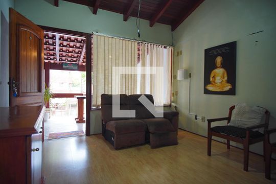 Casa à venda com 7 quartos, 360m² em Bela Vista, Porto Alegre