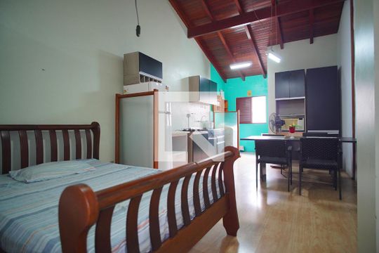Quarto - Cozinha de casa à venda com 7 quartos, 360m² em Bela Vista, Porto Alegre