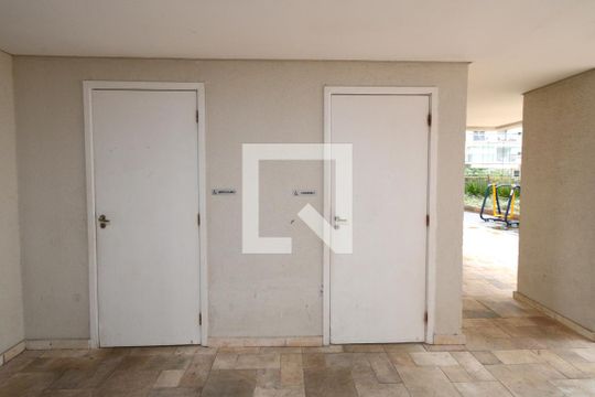 Área comum - Banheiros de apartamento para alugar com 1 quarto, 65m² em Vila Castelo, São Paulo