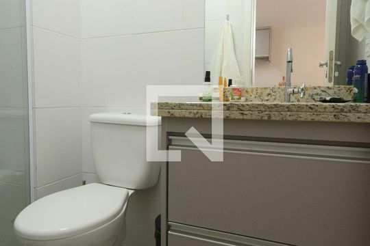 Banheiro de apartamento para alugar com 1 quarto, 65m² em Vila Castelo, São Paulo