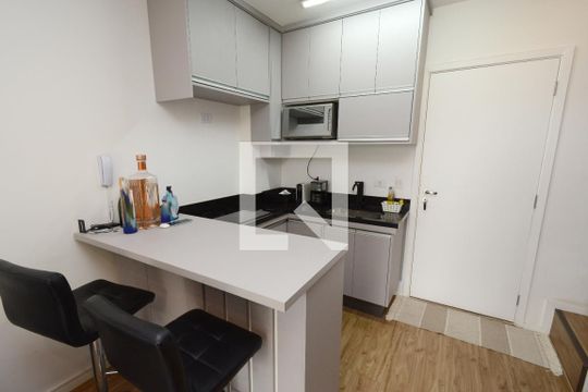 Sala/Cozinha de apartamento para alugar com 1 quarto, 65m² em Vila Castelo, São Paulo