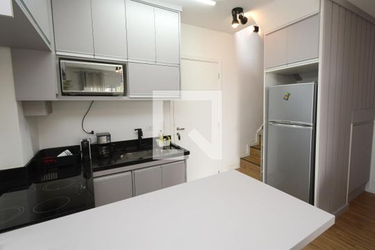 Sala/Cozinha de apartamento para alugar com 1 quarto, 65m² em Vila Castelo, São Paulo