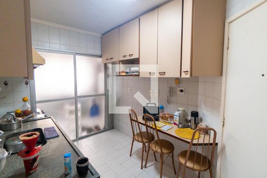 Cozinha de apartamento para alugar com 3 quartos, 90m² em Vila Alexandria, São Paulo