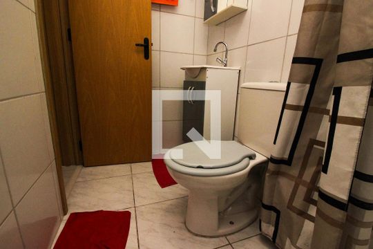 Banheiro de apartamento à venda com 2 quartos, 44m² em Partenon, Porto Alegre