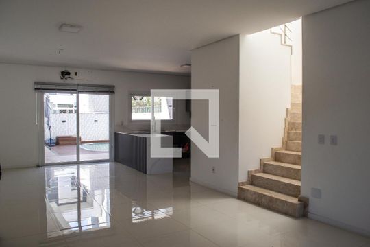 Casa de Condomínio à venda com 4 quartos, 240m² em Hípica, Porto Alegre