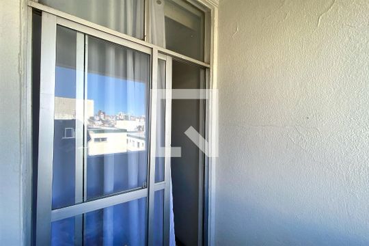 Varanda da Sala de apartamento à venda com 3 quartos, 60m² em Bairro da Glória, Contagem
