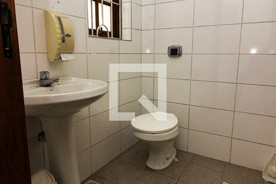 Lavabo 1 de casa para alugar com 4 quartos, 320m² em Tristeza, Porto Alegre