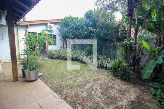 Quintal de casa para alugar com 4 quartos, 320m² em Tristeza, Porto Alegre
