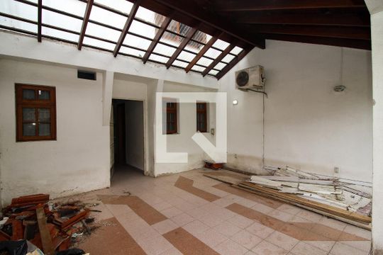 Garagem de casa para alugar com 4 quartos, 320m² em Tristeza, Porto Alegre