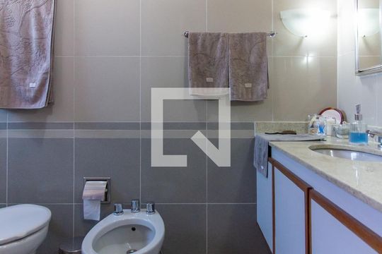 Banheiro da Suíte de apartamento à venda com 4 quartos, 250m² em Perdizes, São Paulo