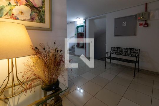 Hall de entrada de apartamento à venda com 2 quartos, 92m² em Pompeia, São Paulo
