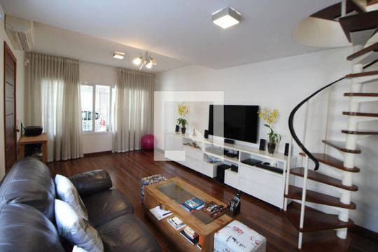 Casa à venda com 4 quartos, 272m² em Parque Peruche, São Paulo