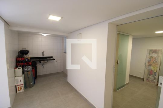 Garagem de casa à venda com 4 quartos, 272m² em Parque Peruche, São Paulo
