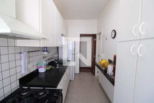 Cozinha de casa à venda com 4 quartos, 272m² em Parque Peruche, São Paulo