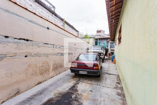 Garagem de casa à venda com 2 quartos, 500m² em Vila Diva (zona Norte), São Paulo