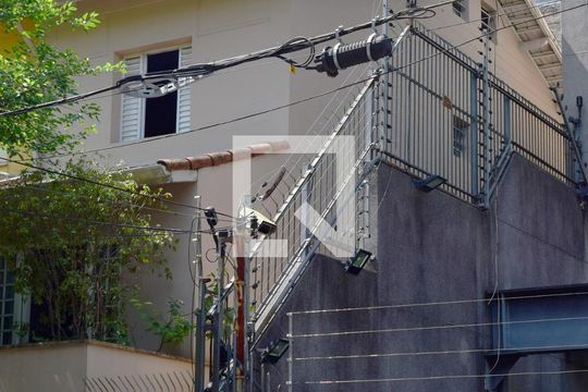 Fachada de casa à venda com 3 quartos, 200m² em Cerqueira César, São Paulo