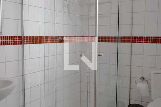 Banheiro Suíte 1 de casa à venda com 3 quartos, 200m² em Cerqueira César, São Paulo