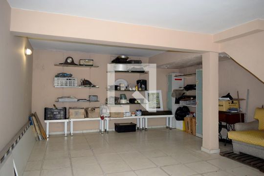 Garagem de casa à venda com 3 quartos, 200m² em Cerqueira César, São Paulo
