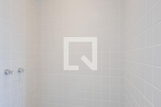 Banheiro de apartamento à venda com 1 quarto, 27m² em Pinheiros, São Paulo